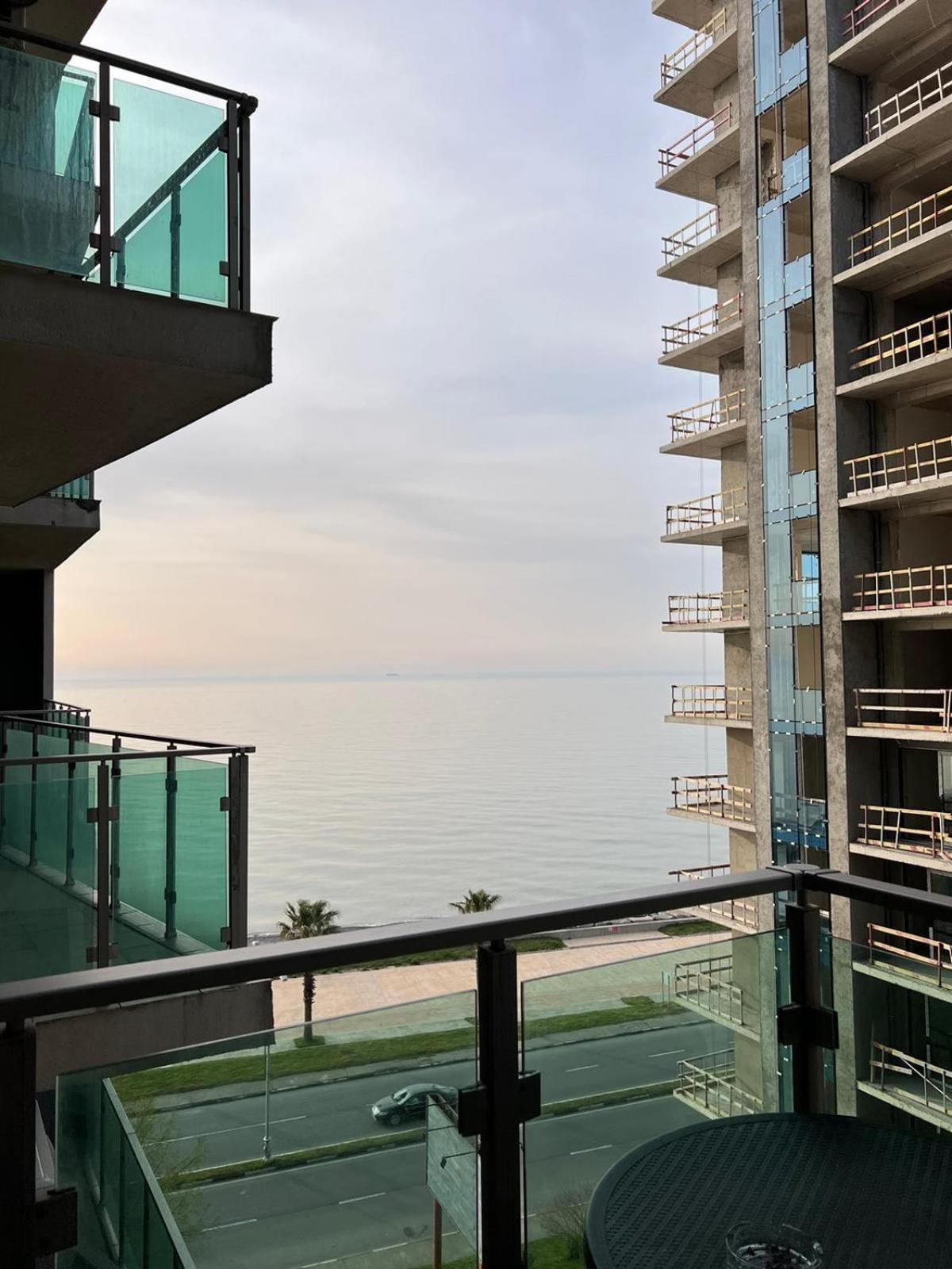 Liana Sea & Sky Suites Батуми Экстерьер фото